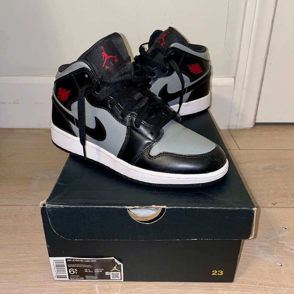 Nike Jordan retro 1 Black and Gray shoes